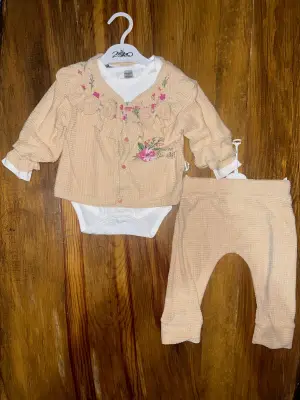 Minimal Bej Üçlü Takım