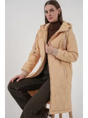5138 Kapitone Uzun Şişme Mont - Bej