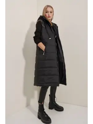 Siyah Kapşonlu Uzun Şişme Yelek Kadın Giyim