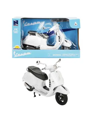 Omarı Ultra Detaylı Vespa GTS Super Motor Maketi