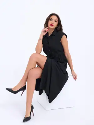 Omarı Sade Şıklıkta Siyah Elbise