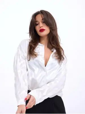 Omarı Yırtmaç Detaylı Şık Gömlek