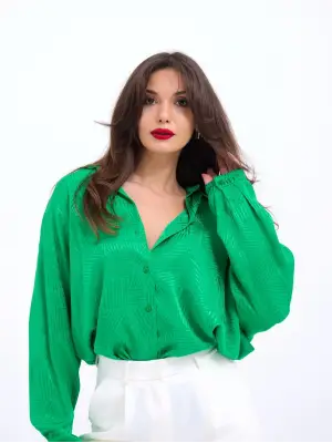 Omarı Klasik Çizgilerle Modern Stilin Buluştuğu Gömlek