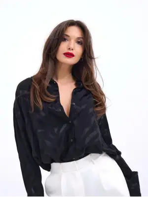 Omarı Gri Sırt Dekolteli Gömlek