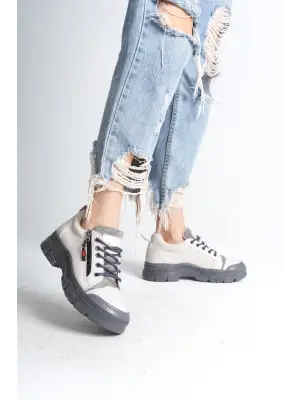 Enerjik Bağcıklı Spor Ayakkabı