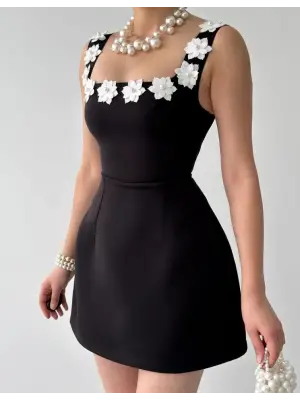 Omarı Zarif Çiçek Detaylı Elbise