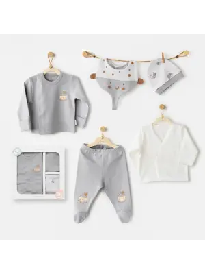 Omarı Rahat ve Şık Gri Hastane Çıkışı Takımı