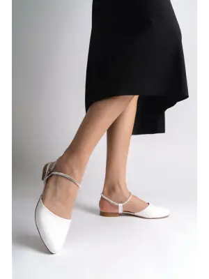 Minimal Topuklu Beyaz Babet Ayakkabı