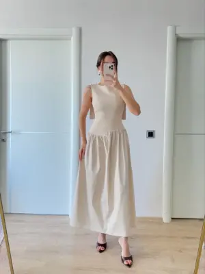 Arkası Kanatlı Uzun Elbise- Bej