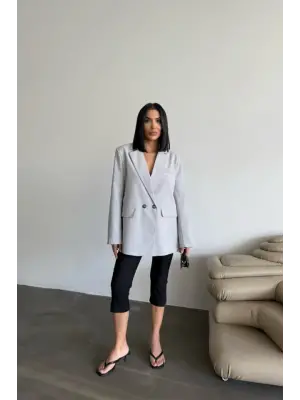 Şık Gri Arkası Yırtmaç Detaylı Ceket