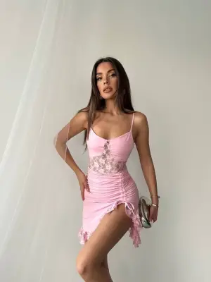 Omarı Şık ve Rahat Askılı Elbise Modelleri Online