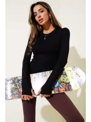 Basic Parmak Geçirme Detaylı Bluz siyah T4266