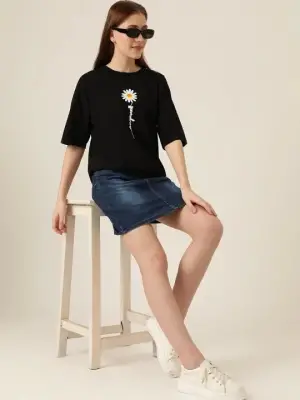 Omarı Yıldız Desenli Baskılı T-shirt