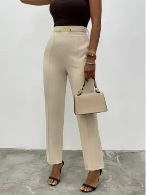 Omarı Beli Lastikli Cepli Metal Detaylı Bej Pantolon