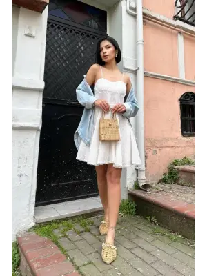 Omarı Zarif Beyaz Askılı Mini Elbise