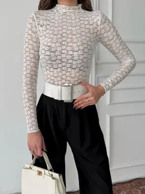 Zarif Dantel Detaylı Body