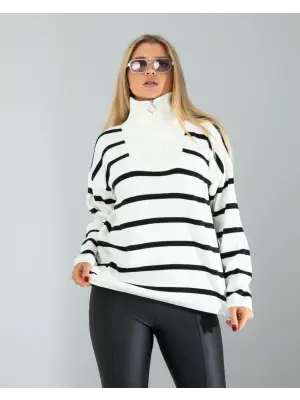 Omarı Şık Çizgili Dik Yaka Triko Kazak