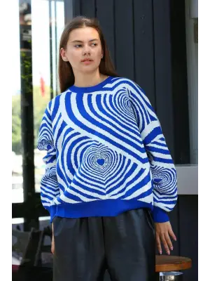 Beyaz kalp çizgili kazak saks mavisi