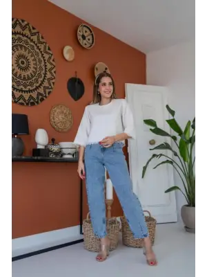 Beyaz Püskül Detaylı Bluz