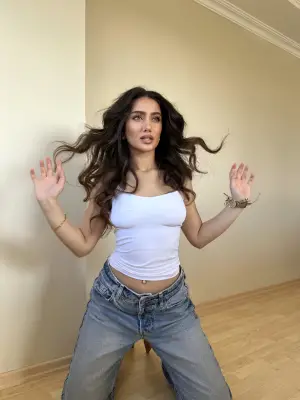 Omarı Rahat ve Şık Beyaz İp Askılı Bluz