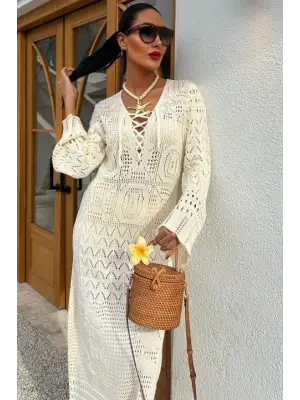 Omarı Zarif Detaylarıyla Dikkat Çeken Elbise