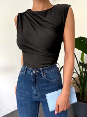 Omarı Siyah Bisiklet Yaka Bluz