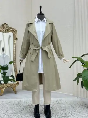 Omarı Detaylı Kemerli Taş Trençkot Modası Yeniden Canlanıyor