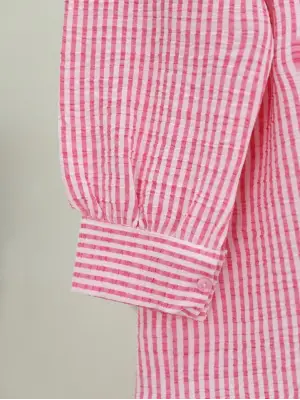 Boydan Düğmeli Bağcıklı Çizgili Bürümcük Gömlek -Pembe