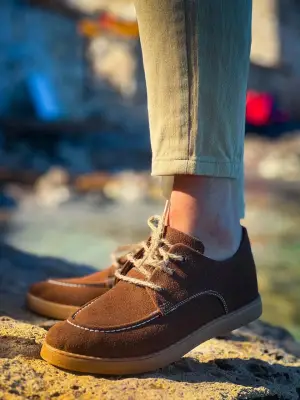 Omarı Rahatlık ve Şıklıkta Öncü: Kahve Süet Bağcıklı Erkek Ayakkabı