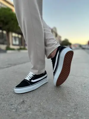 Modern Siyah Beyaz Detaylı Erkek Ayakkabı