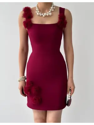 Omarı Bacakları Uzun Gösteren Siyah Mini Elbise