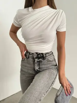 Omarı Şık ve Rahat Çapraz Büzgülü Bluz - Beyaz