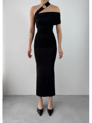 Omarı Çapraz Omuz Tasarımıyla Elegan Elbise