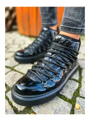 Omarı Şıklığı ve Konforu Bir Arada Sunan Siyah Erkek Ayakkabı