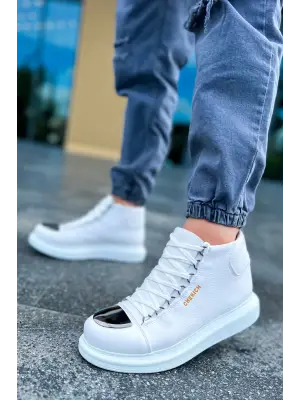 Omarı Göz Alıcı Beyaz Roma Tarzı Erkek Bot