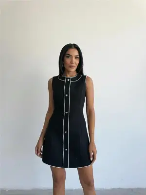 CHANEL KUMAŞ KISA ÖNDEN DÜĞMELİ ELBİSE - Siyah