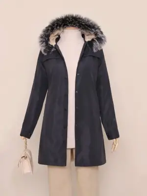 Omarı Şık ve Pratik Kapşonlu Kısa Kaban