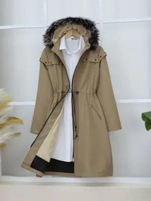 Omarı Yıldız Metal Detaylı Kapşonlu Kaban