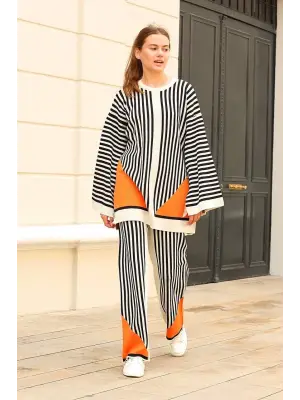 Omarı Çizgili Bisiklet Yaka Triko Takım - Beyaz Şıklık