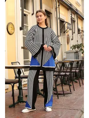 Omarı Siyah Çizgili Bisiklet Yaka Triko Takımı