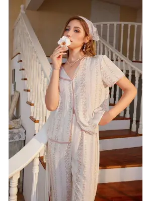 Çok Renkli Fransız Esintili Zarif Pijama Takımı