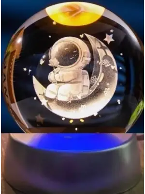 Dekoratif Ay Üstünde Astronot Tasarımlı Plastik Altlıklı Cam Küre
