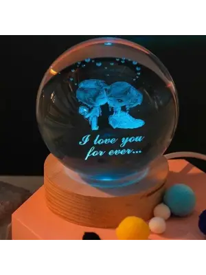 Dekoratif Öpüşen Sevgili Tasarımlı Ahşap Altlıklı Işıklı Cam Küre Büyük Boy