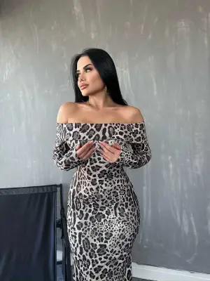 Omarı Leopar Desenli Maxi Boy Derin Yırtmaçlı Elbise