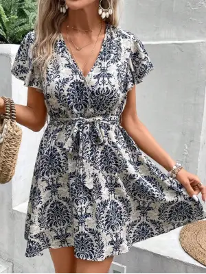 Omarı Zarif Desenli V Yakalı Elbise