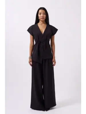 Omarı Şık Bağcık Detaylı Yelek