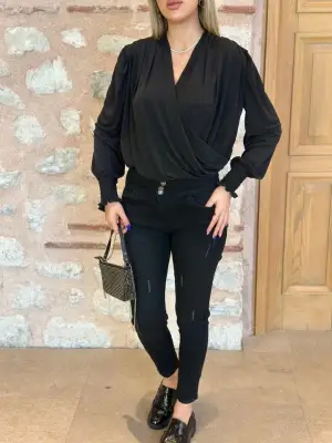 Omarı Zarif Kadın Kruvaze Yaka Dökümlü Bluz