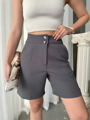 Modern Çift Düğmeli Şort