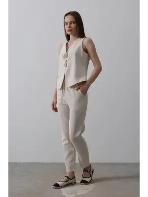 Krem Düğme Detaylı Yelek