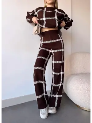 Omarı Ekoseli Kahve-Beyaz Triko Takım